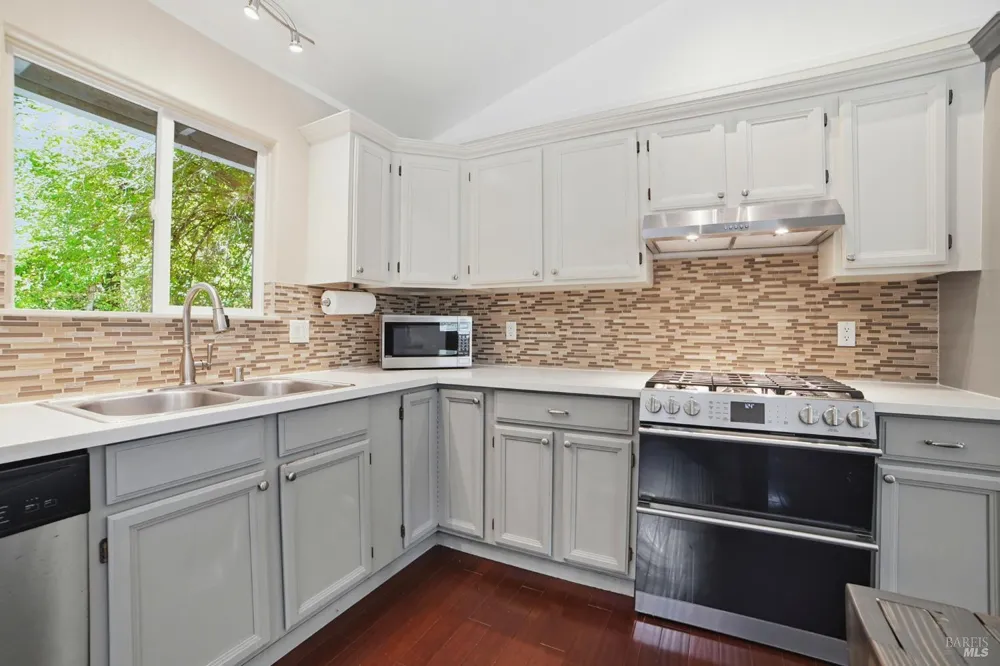 14920 Willow Road Guerneville, CA 95446