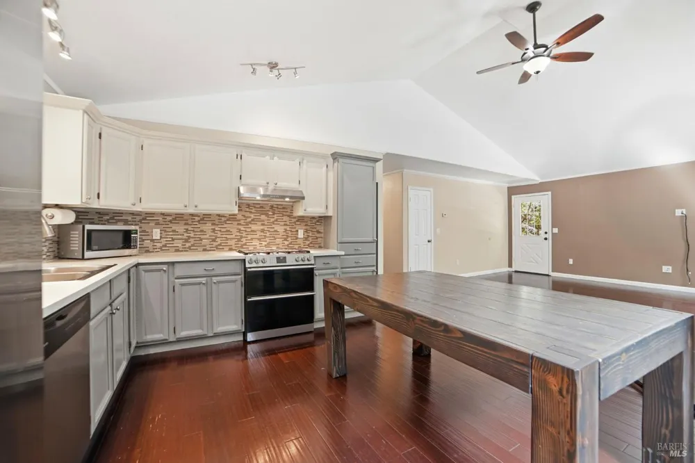 14920 Willow Road Guerneville, CA 95446