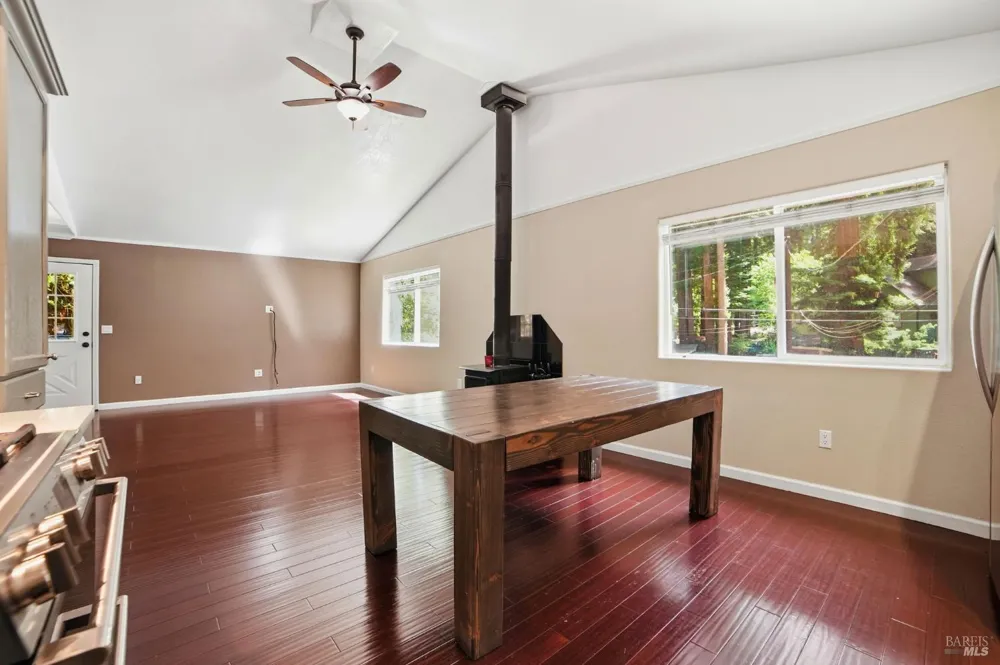 14920 Willow Road Guerneville, CA 95446
