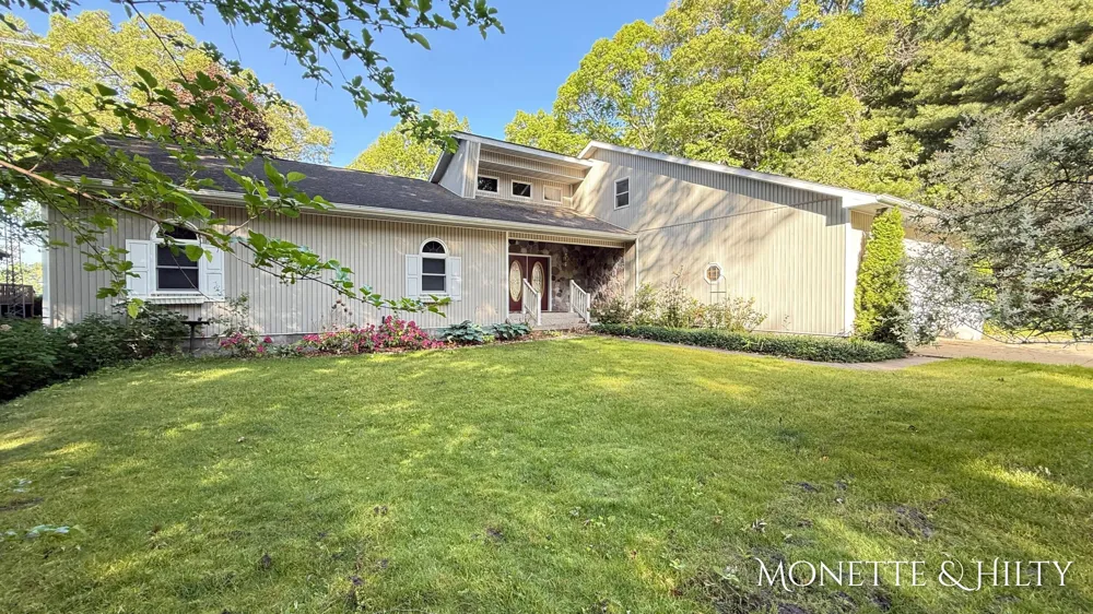 2550 Cove Road Twin Lake, MI 49457