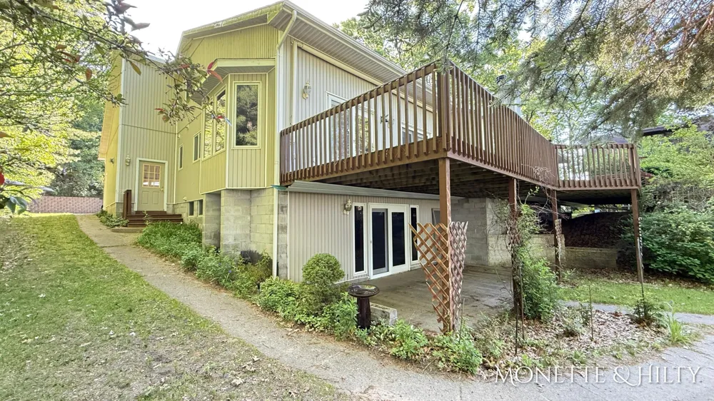 2550 Cove Road Twin Lake, MI 49457