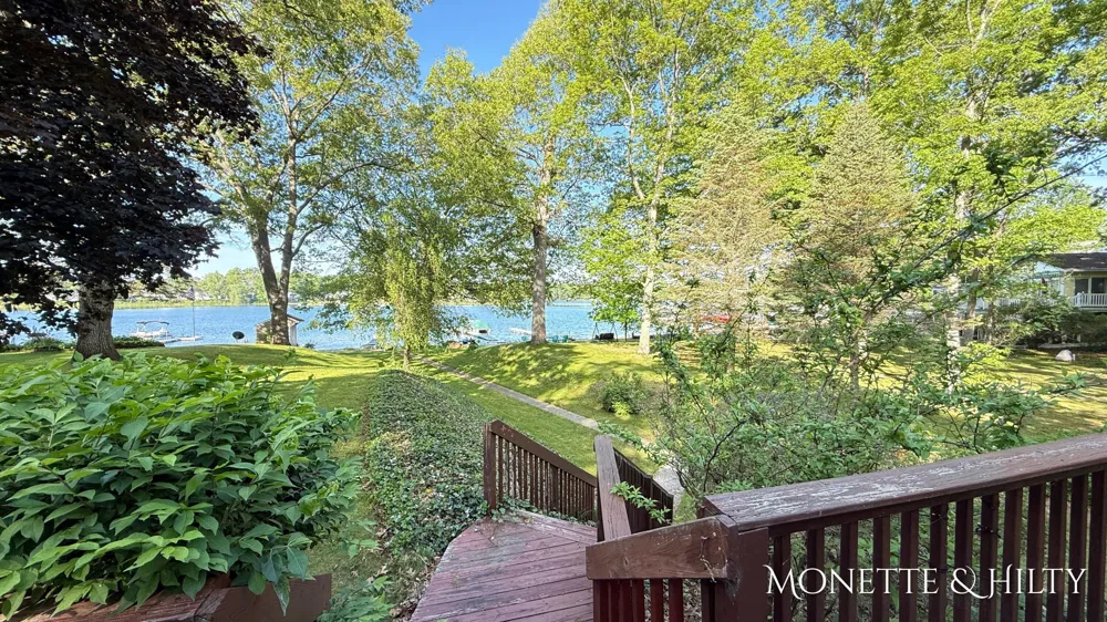 2550 Cove Road Twin Lake, MI 49457