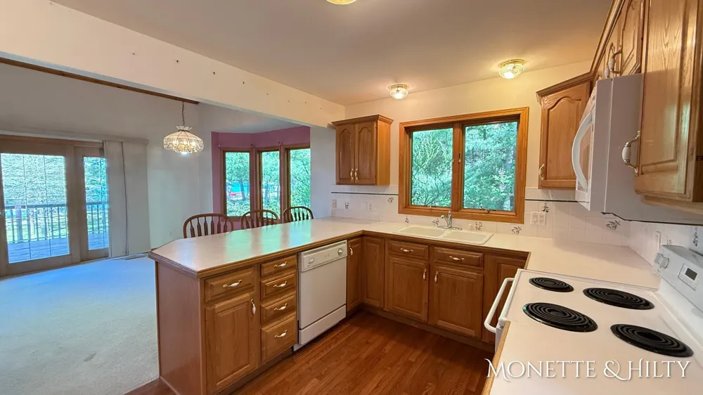 2550 Cove Road Twin Lake, MI 49457
