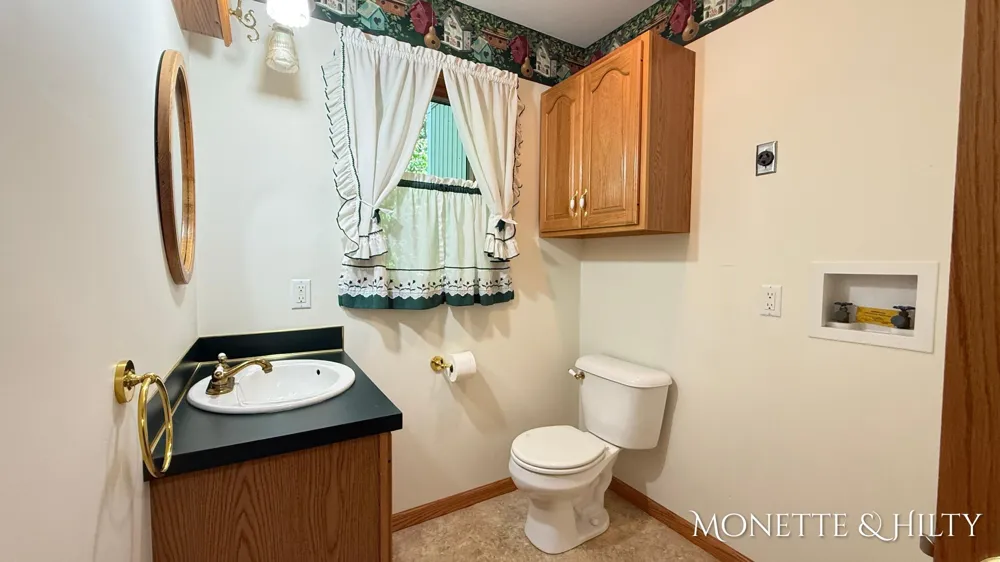 2550 Cove Road Twin Lake, MI 49457