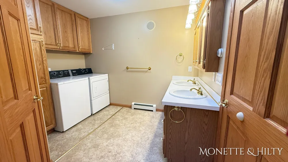 2550 Cove Road Twin Lake, MI 49457