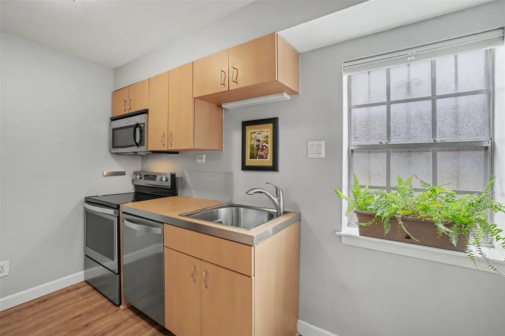 300 Crockett Street #114 Austin, TX 78704