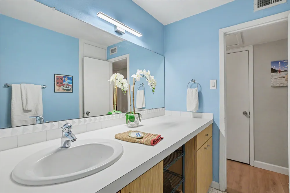 300 Crockett Street #114 Austin, TX 78704