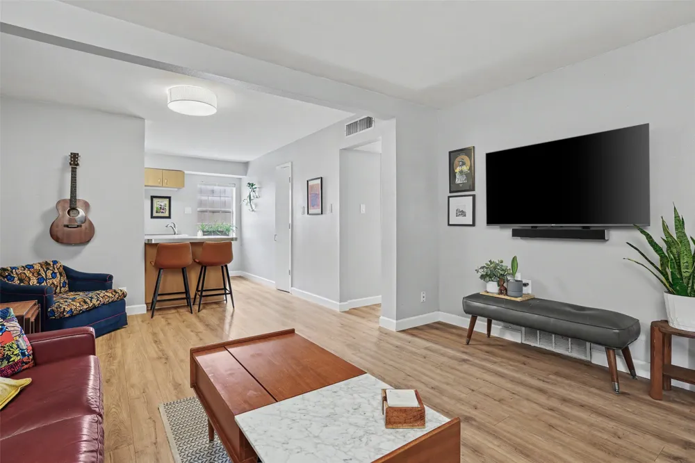 300 Crockett Street #114 Austin, TX 78704