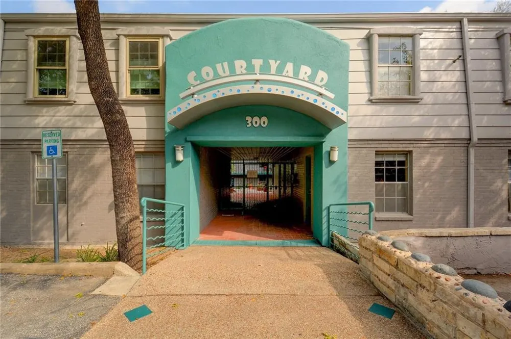 300 Crockett Street #114 Austin, TX 78704