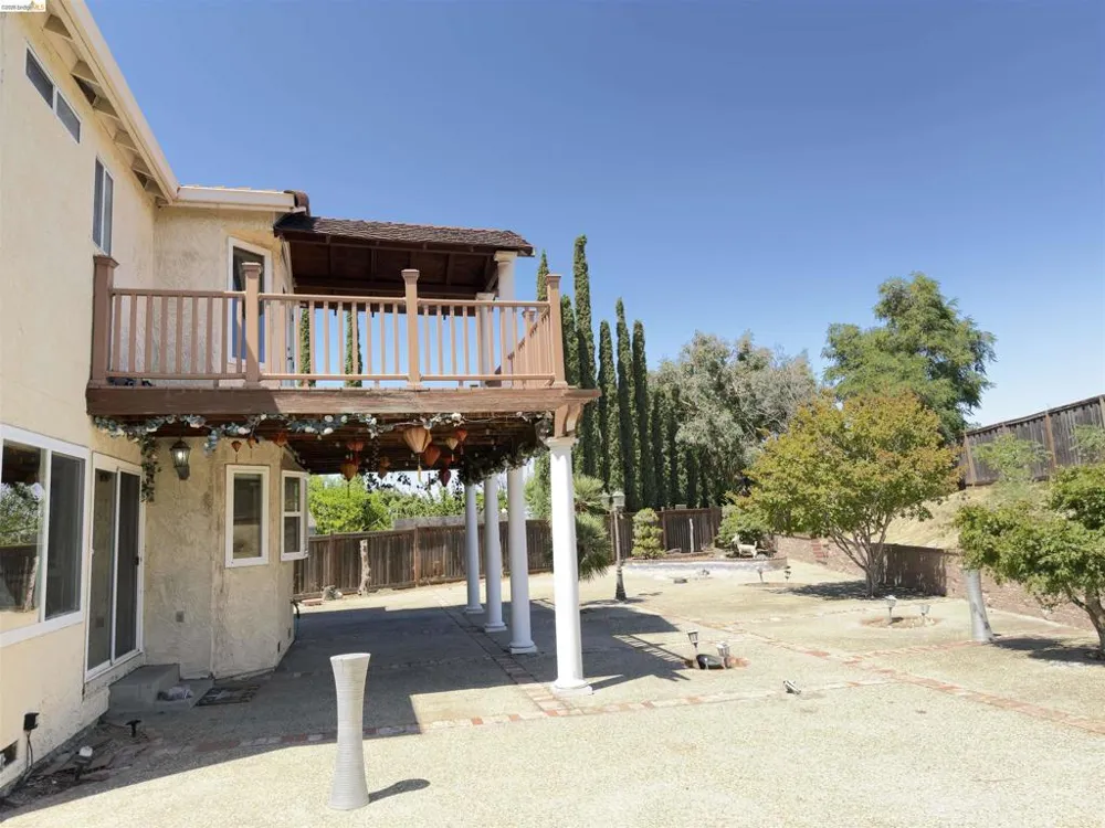 10 live Oak Pittsburg, CA 94565