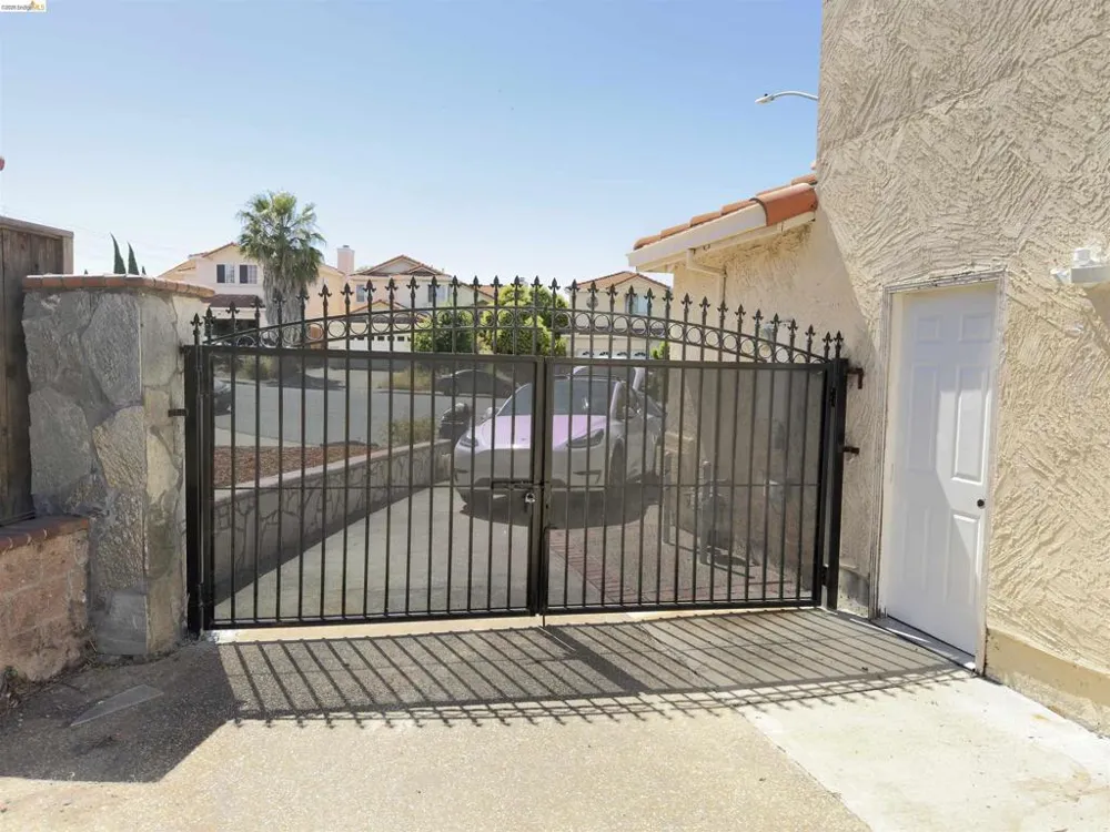 10 live Oak Pittsburg, CA 94565