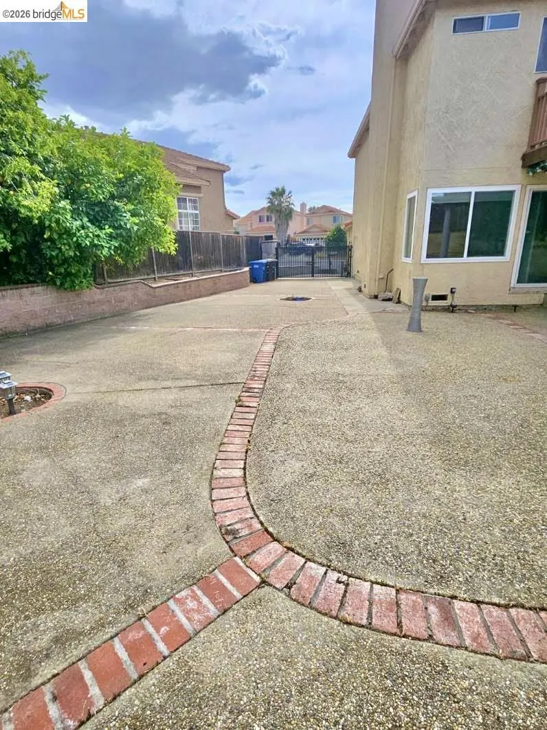 10 live Oak Pittsburg, CA 94565