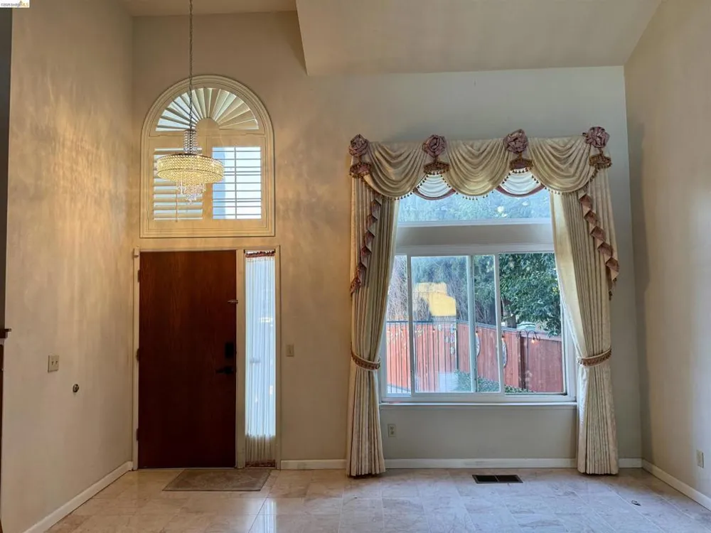 10 live Oak Pittsburg, CA 94565