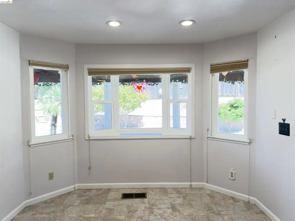 10 live Oak Pittsburg, CA 94565