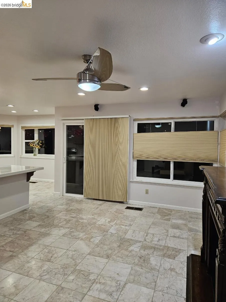 10 live Oak Pittsburg, CA 94565