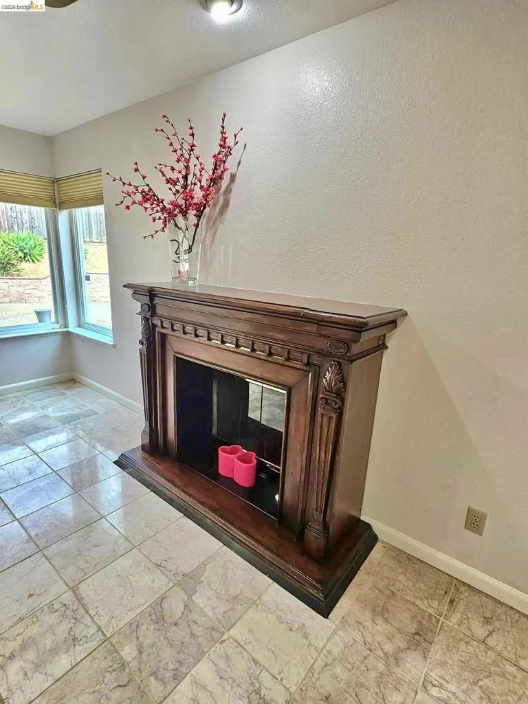 10 live Oak Pittsburg, CA 94565
