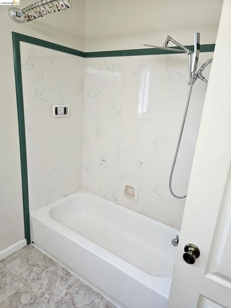 10 live Oak Pittsburg, CA 94565
