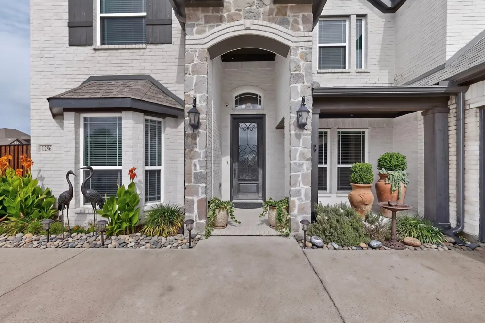 1296 Pleasant Run Drive Haslet, TX 76052