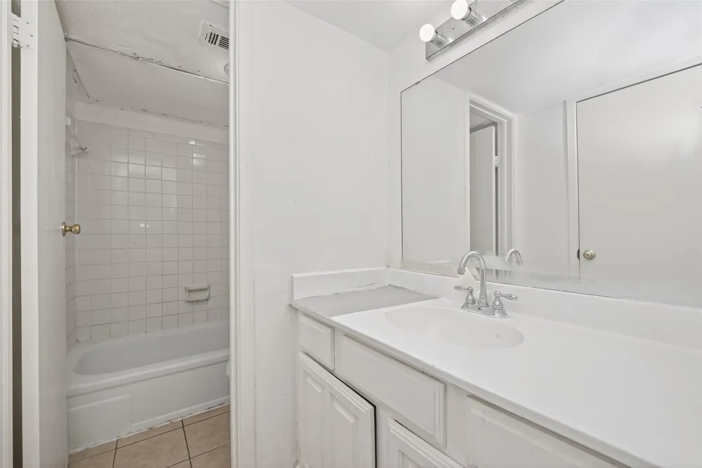 6001 Reims Road #802 Houston, TX 77036