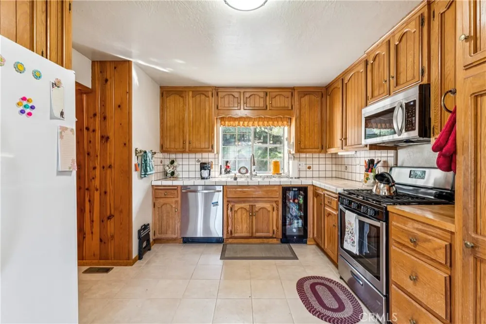 24526 Horst Drive Crestline, CA 92325