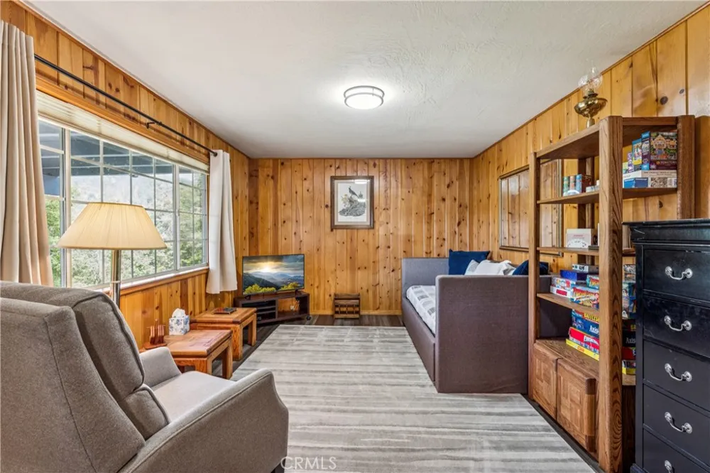 24526 Horst Drive Crestline, CA 92325