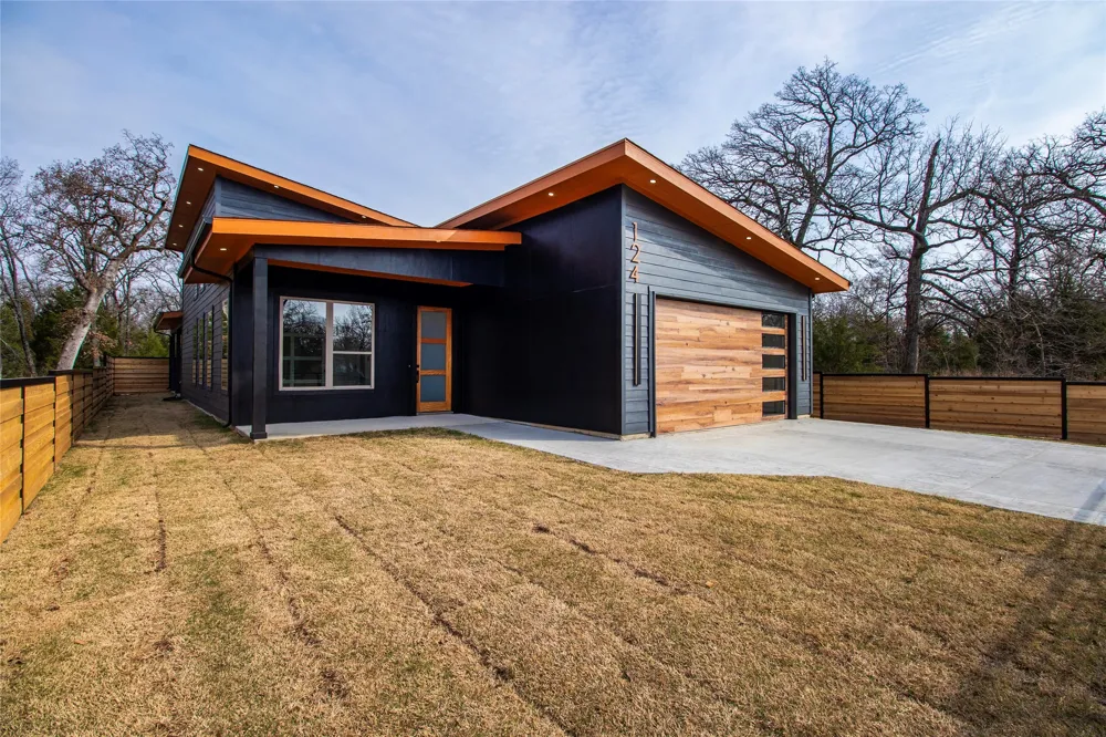 124 Aztec Drive Mabank, TX 75156