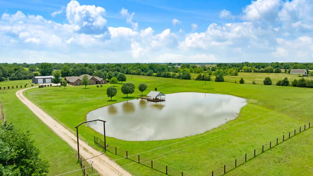 4141 Farm Road 2820 Sumner, TX 75486