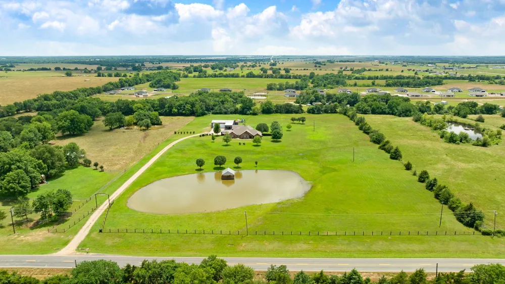 4141 Farm Road 2820 Sumner, TX 75486