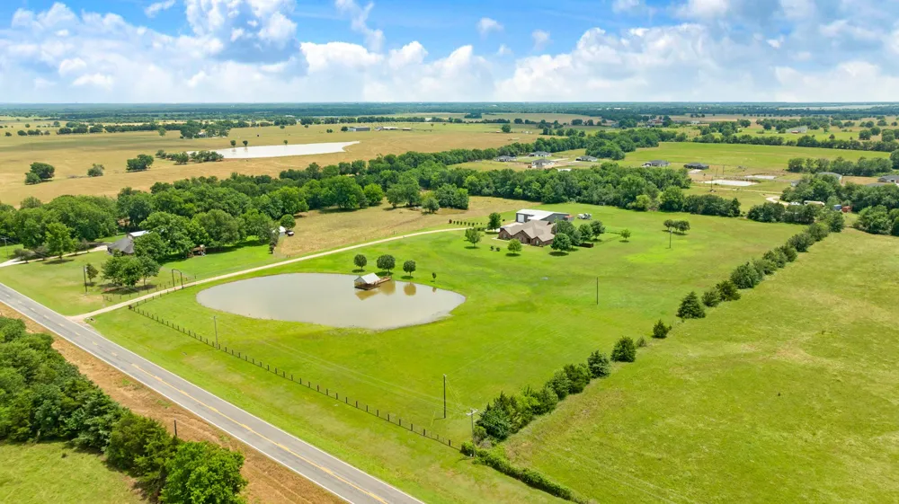 4141 Farm Road 2820 Sumner, TX 75486