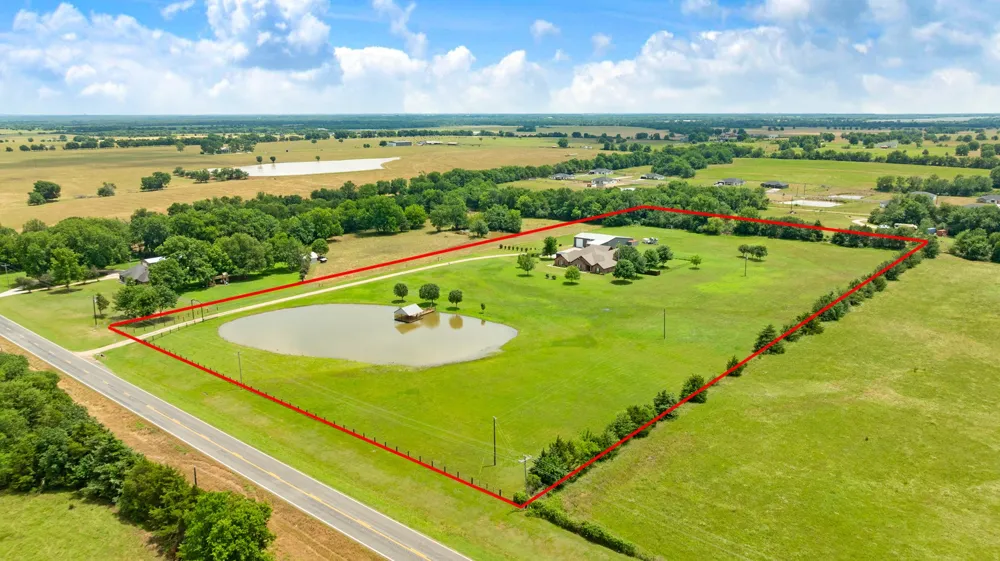 4141 Farm Road 2820 Sumner, TX 75486