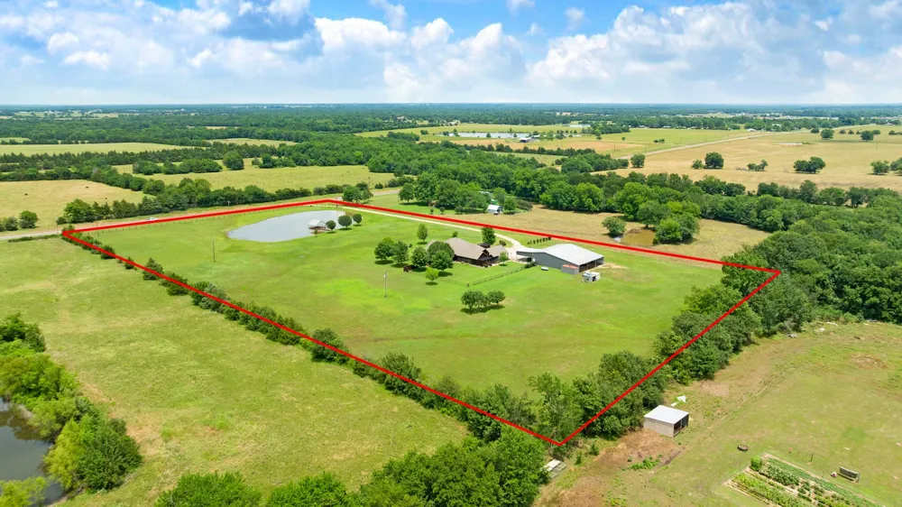 4141 Farm Road 2820 Sumner, TX 75486