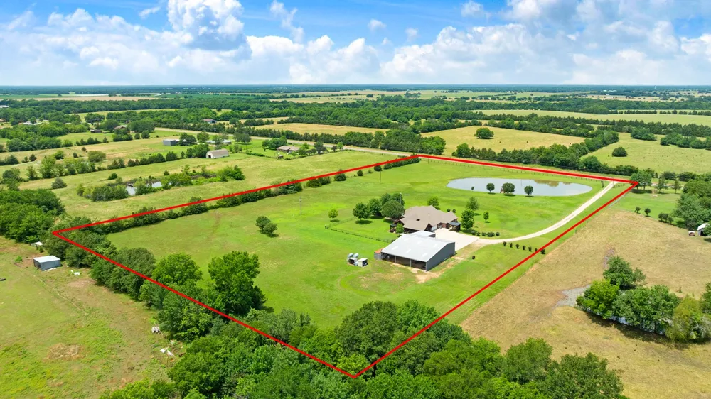 4141 Farm Road 2820 Sumner, TX 75486