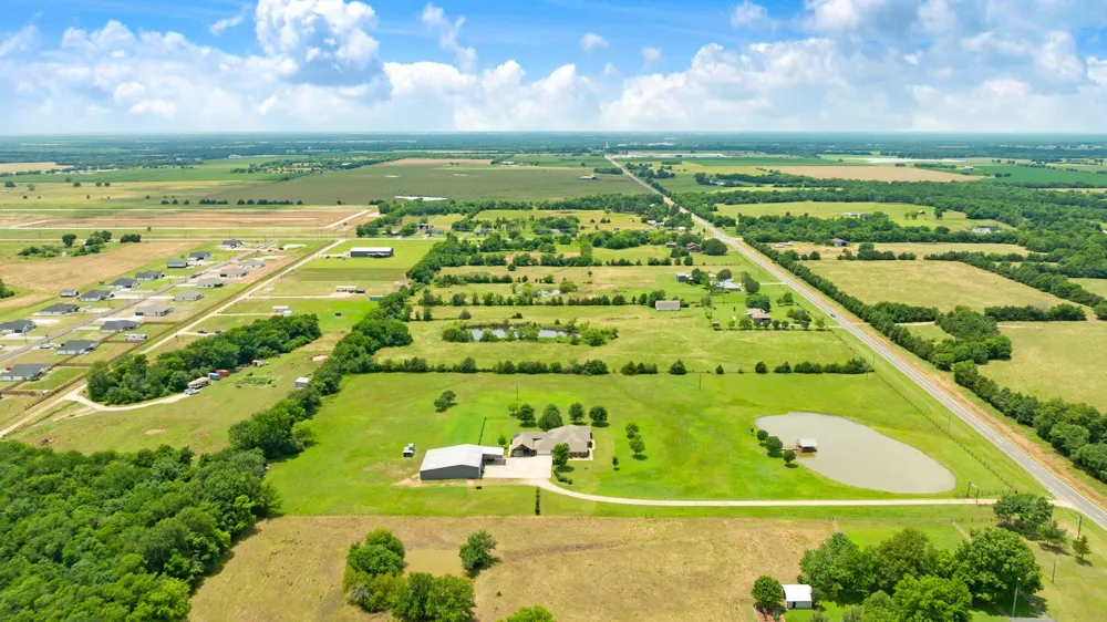 4141 Farm Road 2820 Sumner, TX 75486