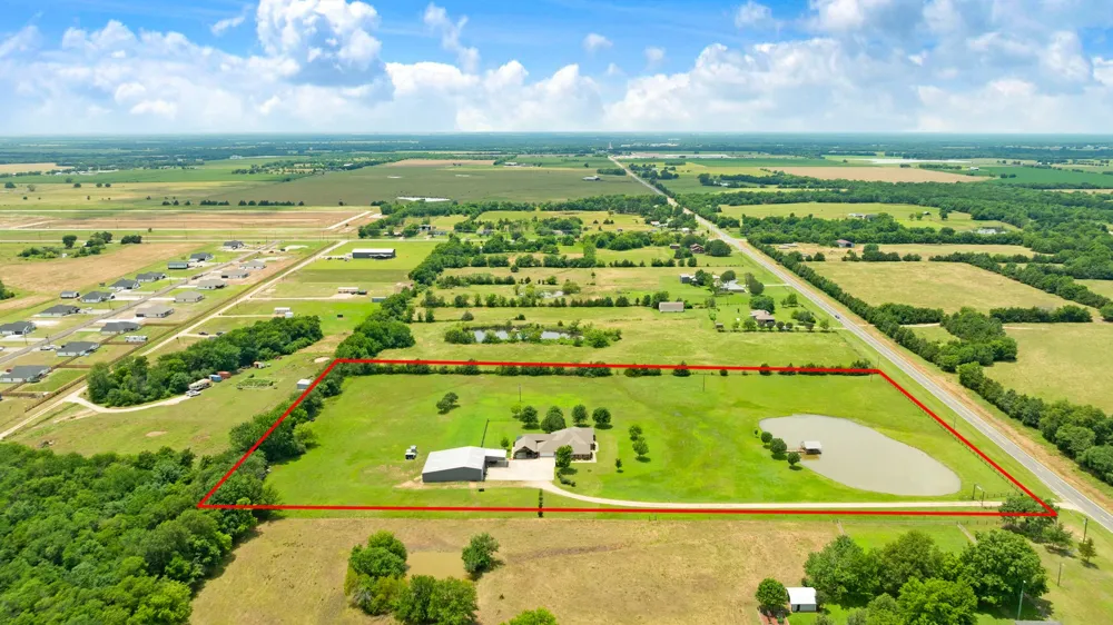 4141 Farm Road 2820 Sumner, TX 75486