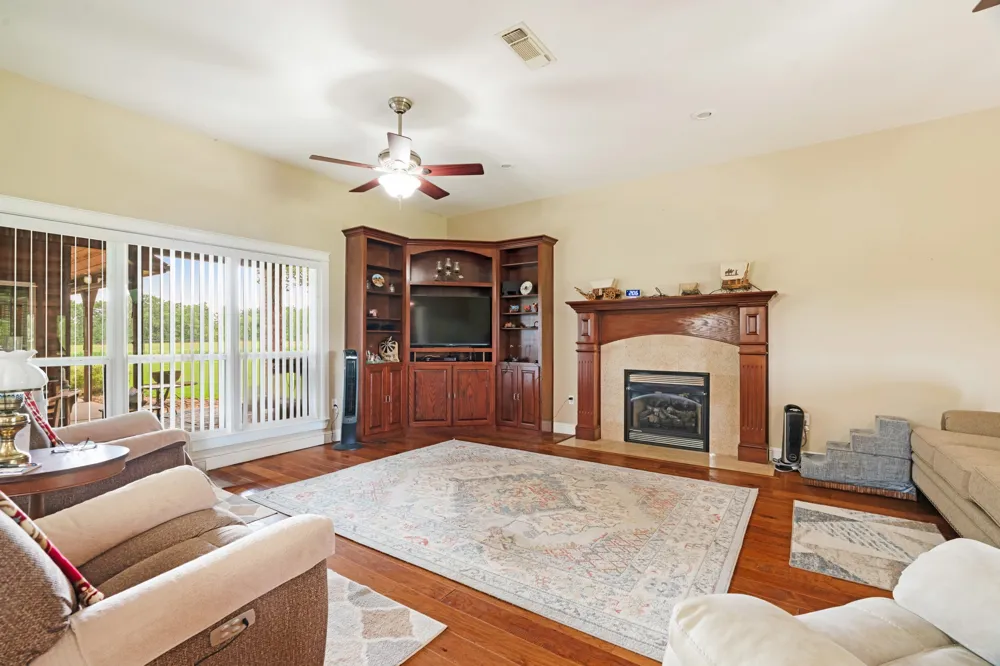 4141 Farm Road 2820 Sumner, TX 75486