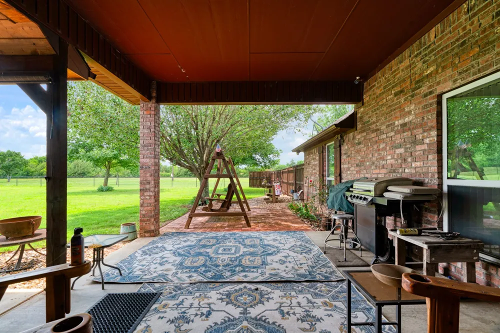 4141 Farm Road 2820 Sumner, TX 75486
