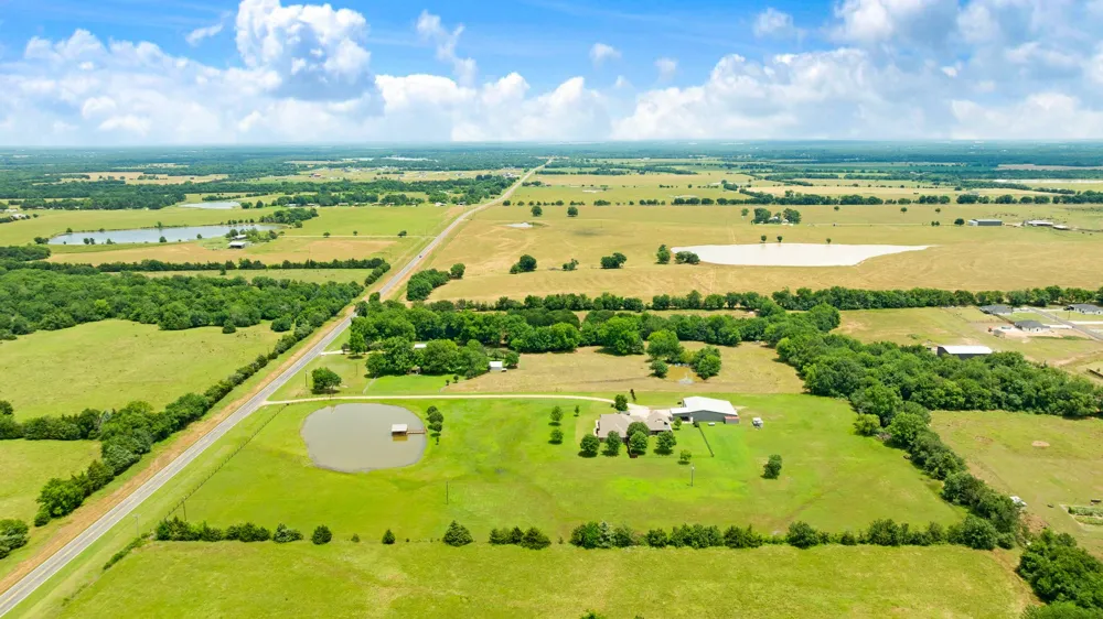 4141 Farm Road 2820 Sumner, TX 75486