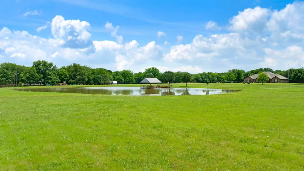 4141 Farm Road 2820 Sumner, TX 75486