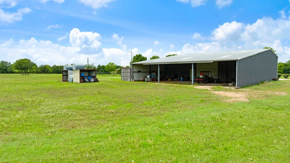 4141 Farm Road 2820 Sumner, TX 75486