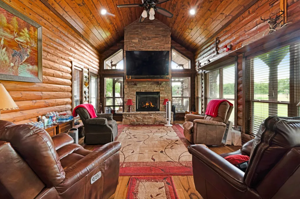 4141 Farm Road 2820 Sumner, TX 75486