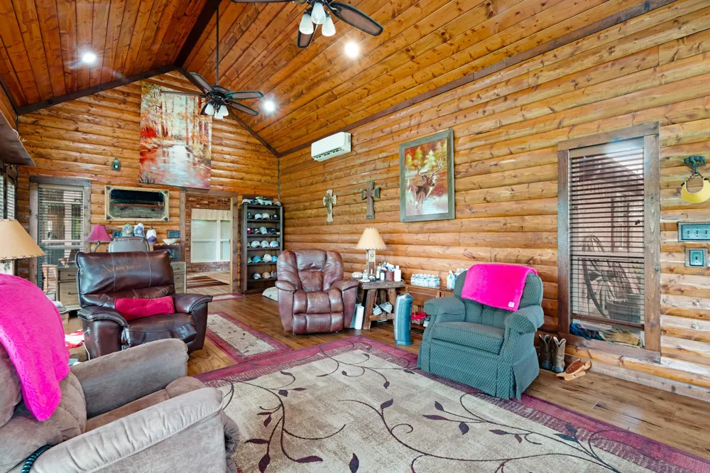 4141 Farm Road 2820 Sumner, TX 75486