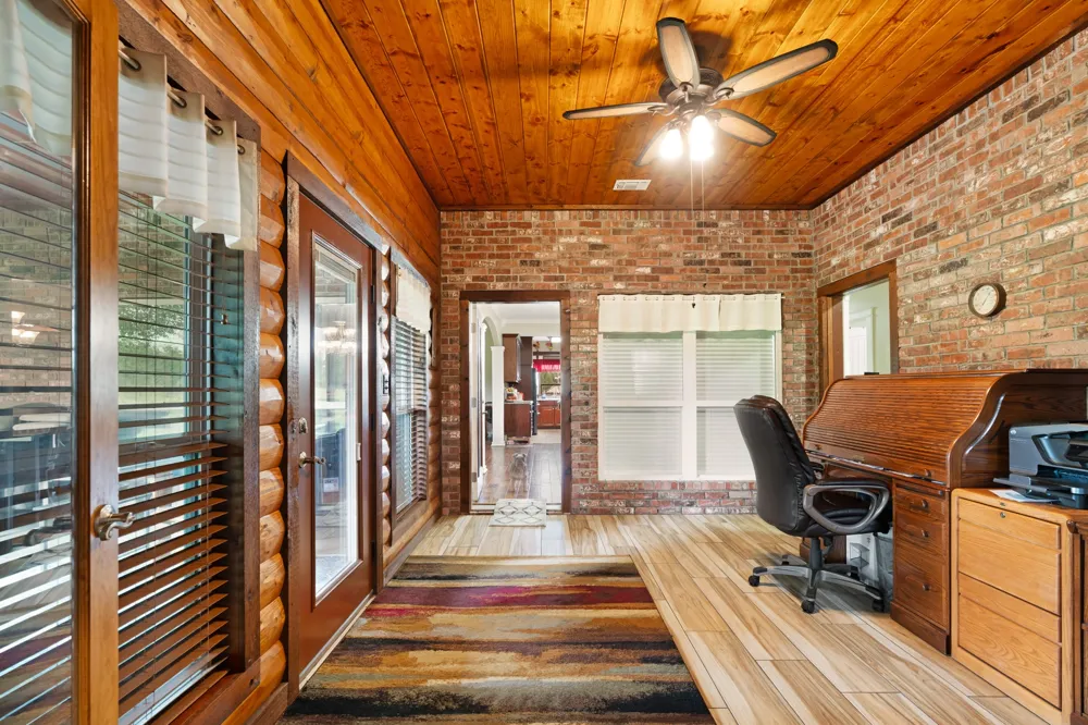 4141 Farm Road 2820 Sumner, TX 75486