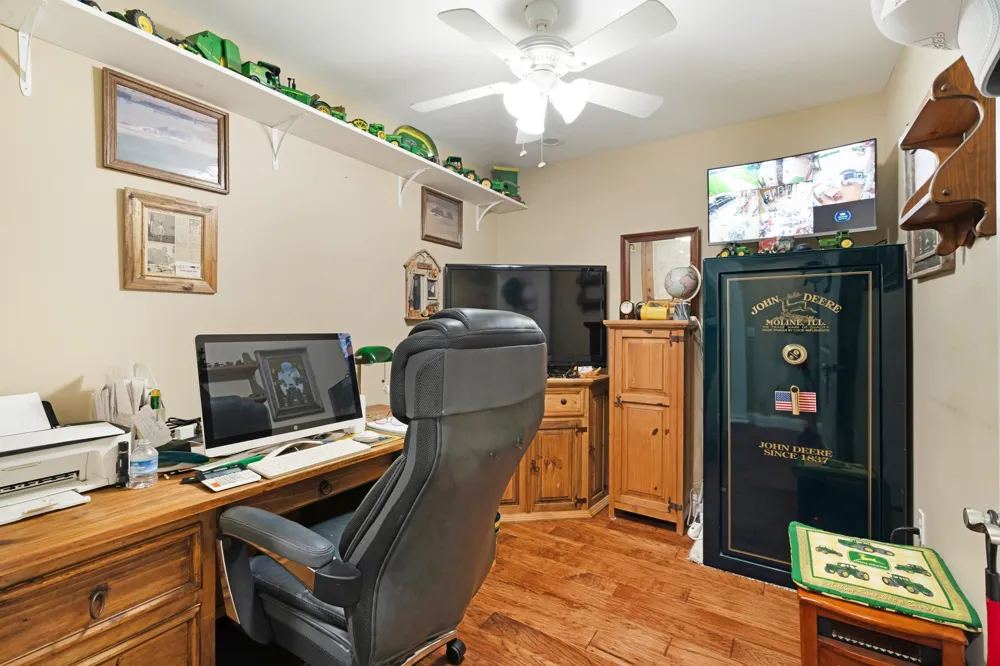 4141 Farm Road 2820 Sumner, TX 75486