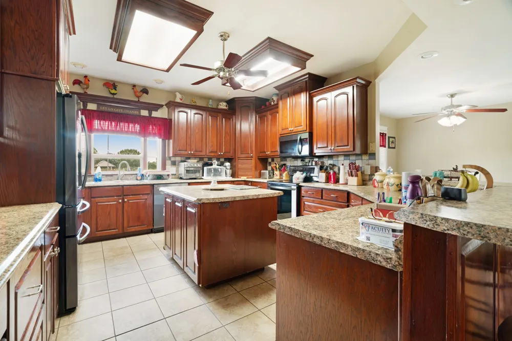 4141 Farm Road 2820 Sumner, TX 75486