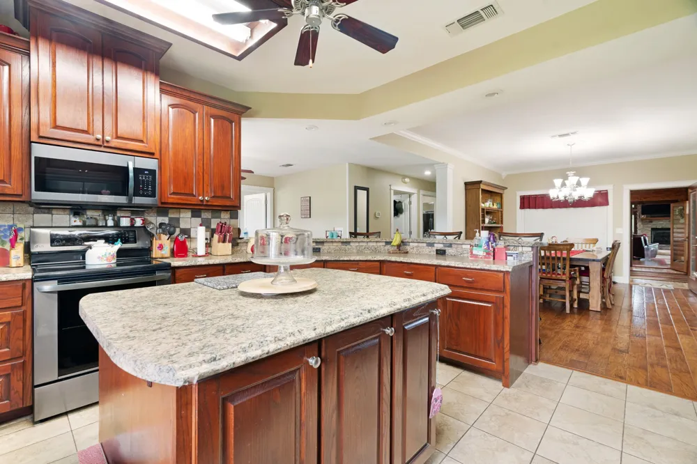 4141 Farm Road 2820 Sumner, TX 75486