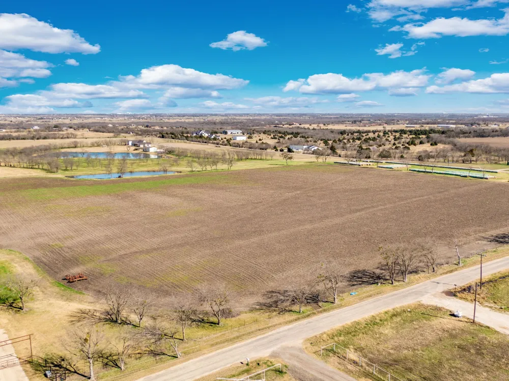 1920 Moseley Road Ennis, TX 75119