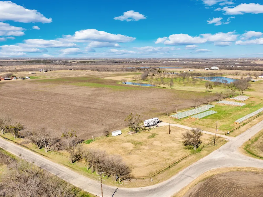 1920 Moseley Road Ennis, TX 75119