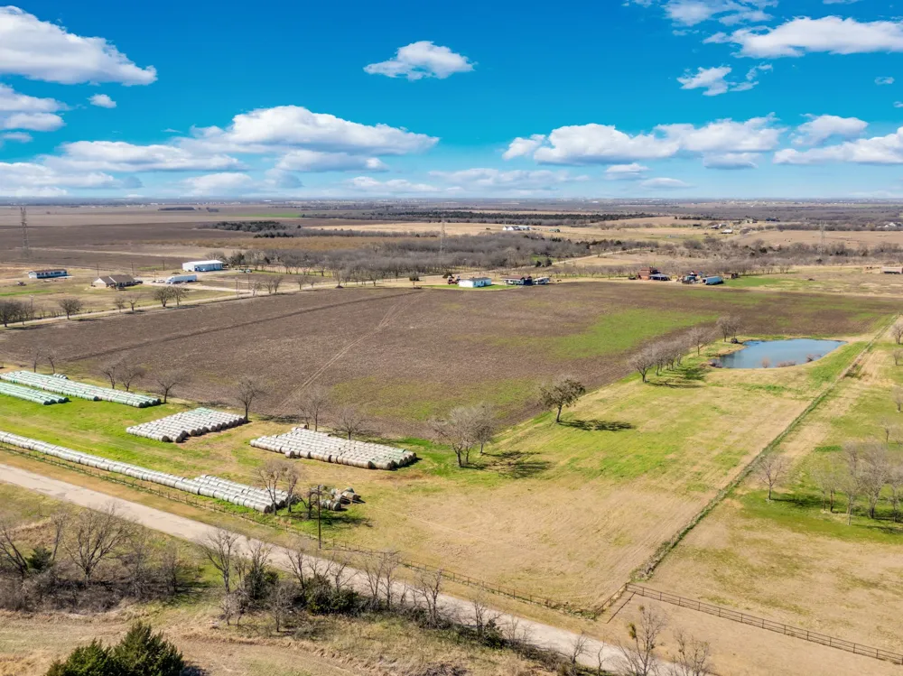 1920 Moseley Road Ennis, TX 75119