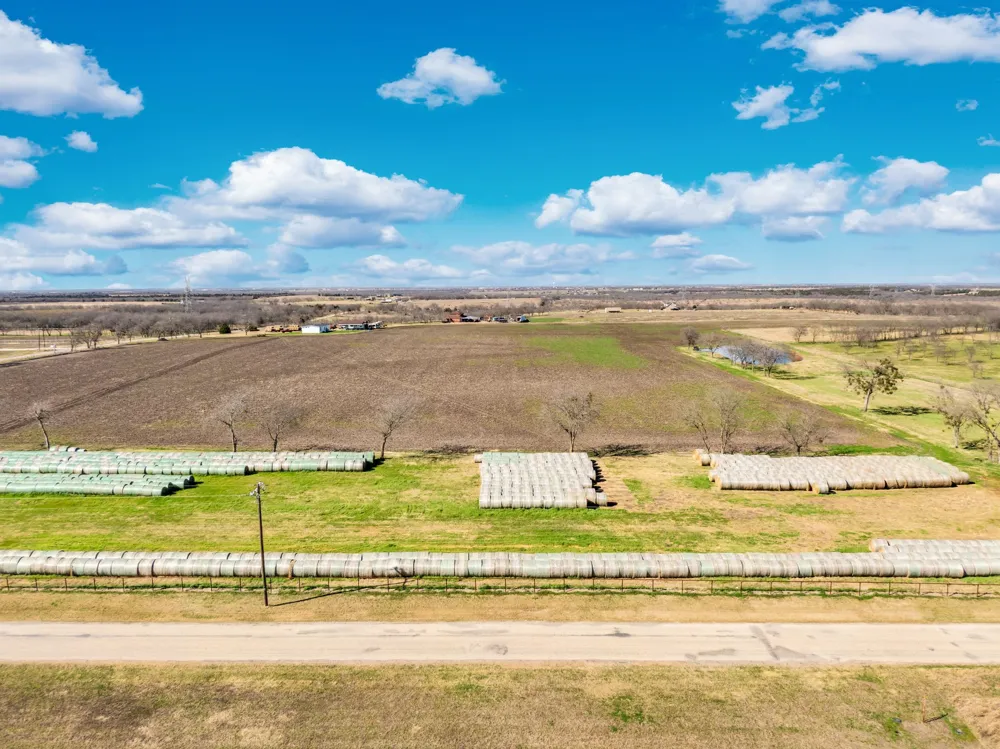 1920 Moseley Road Ennis, TX 75119