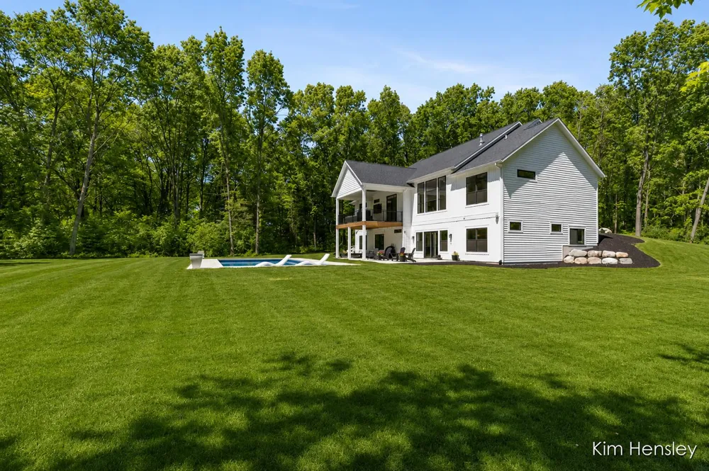8571 Young Avenue NE Courtland Township, MI 49341